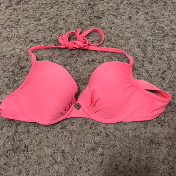 Various bathing suit tops and one bottom piece - Picture 2 of 5